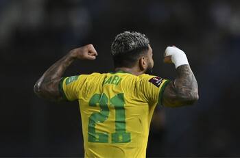 Brasil derrota a Venezuela, mantiene el invicto y es más líder que nunca