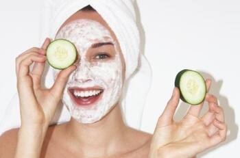 ¿Para qué sirven las rodajas de pepino en los ojos?