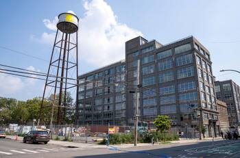 ¡Busted! La policía de Nueva York impide un grafiti de Super Mario Bros