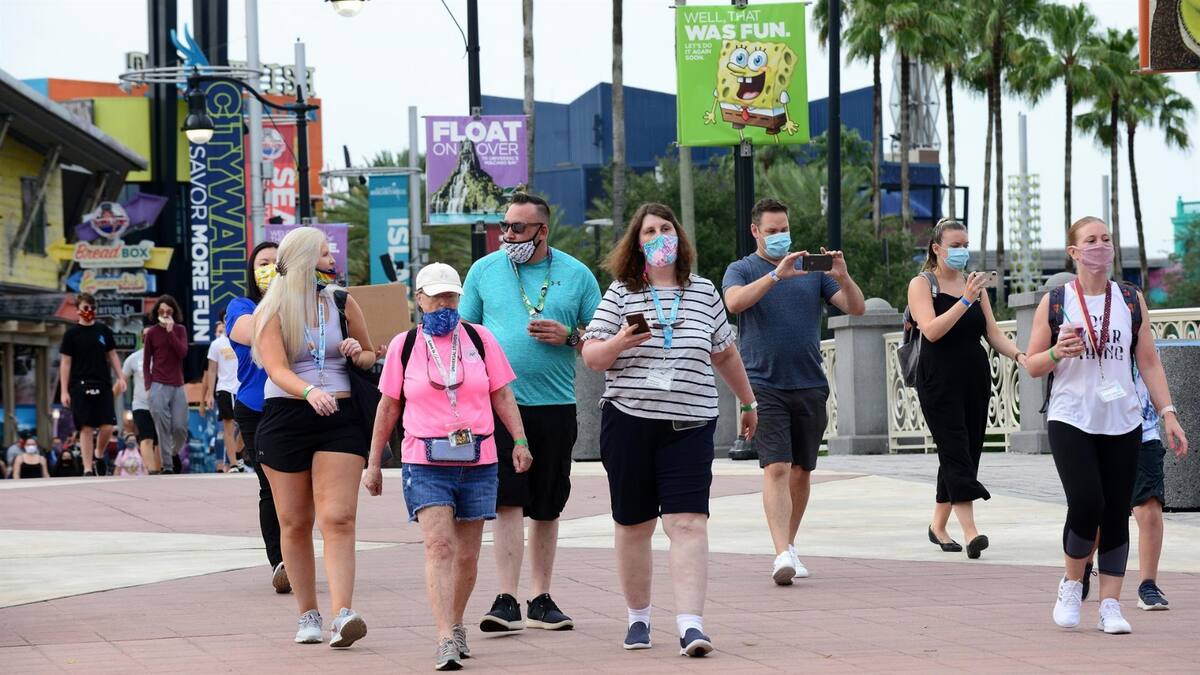 Disney restablece el uso de mascarillas en sus parques en Orlando