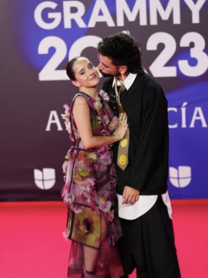 Camilo y Eva Luna en la Alfombra Roja.
