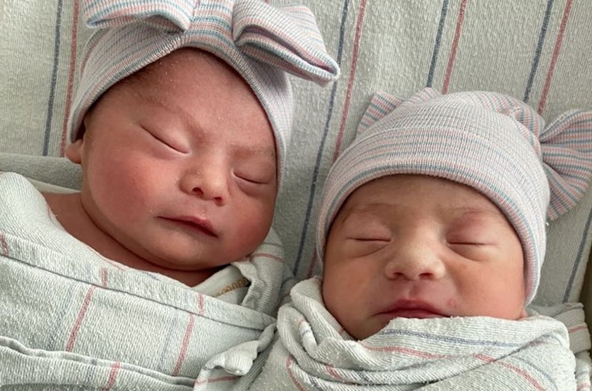 ¡Increíble! Mujer da a luz a sus hijos gemelos en un día, mes y año diferente