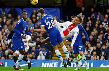 VIDEO | Salió en camilla y con oxígeno: La brutal patada en la cabeza que recibió jugador del Chelsea