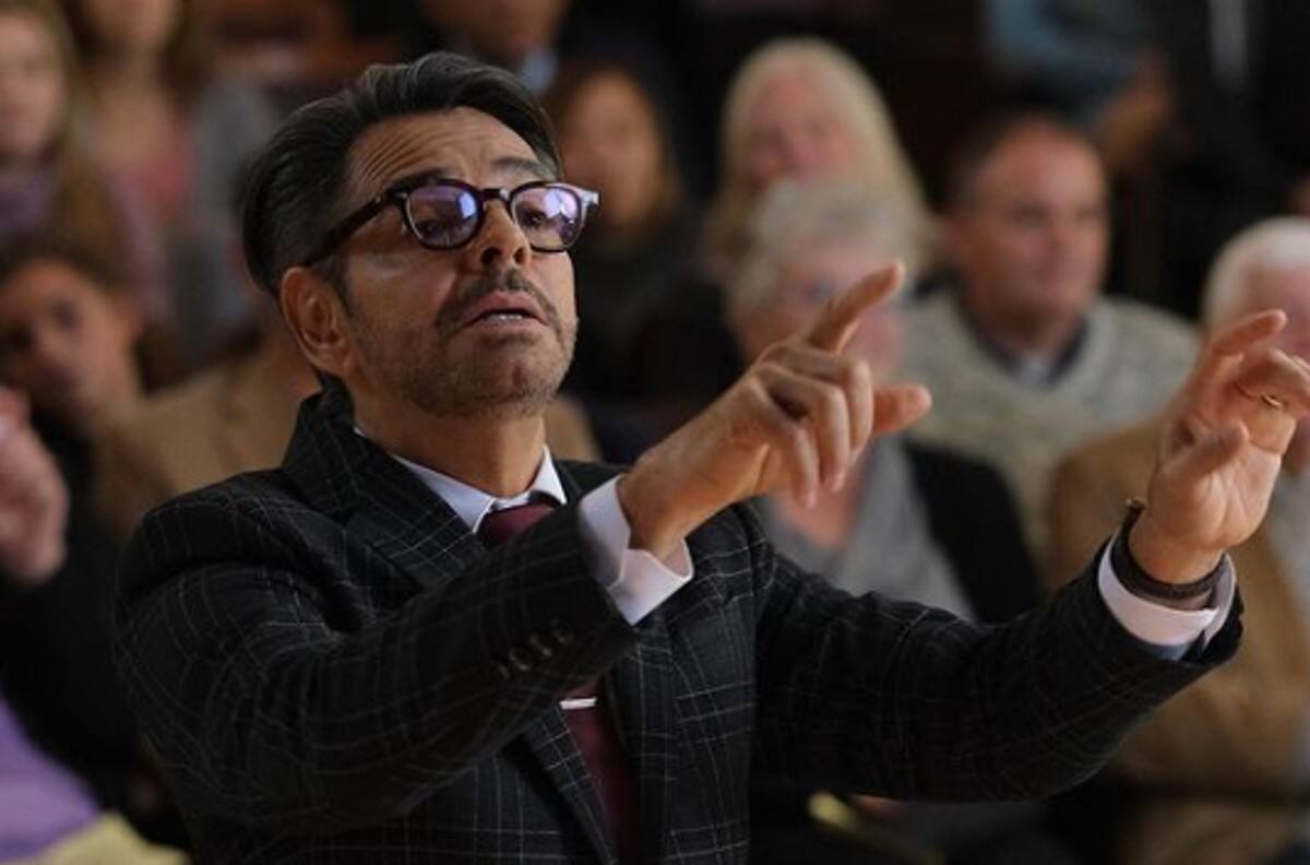 Eugenio Derbez: Feliz posa para sus 17 millones de seguidores