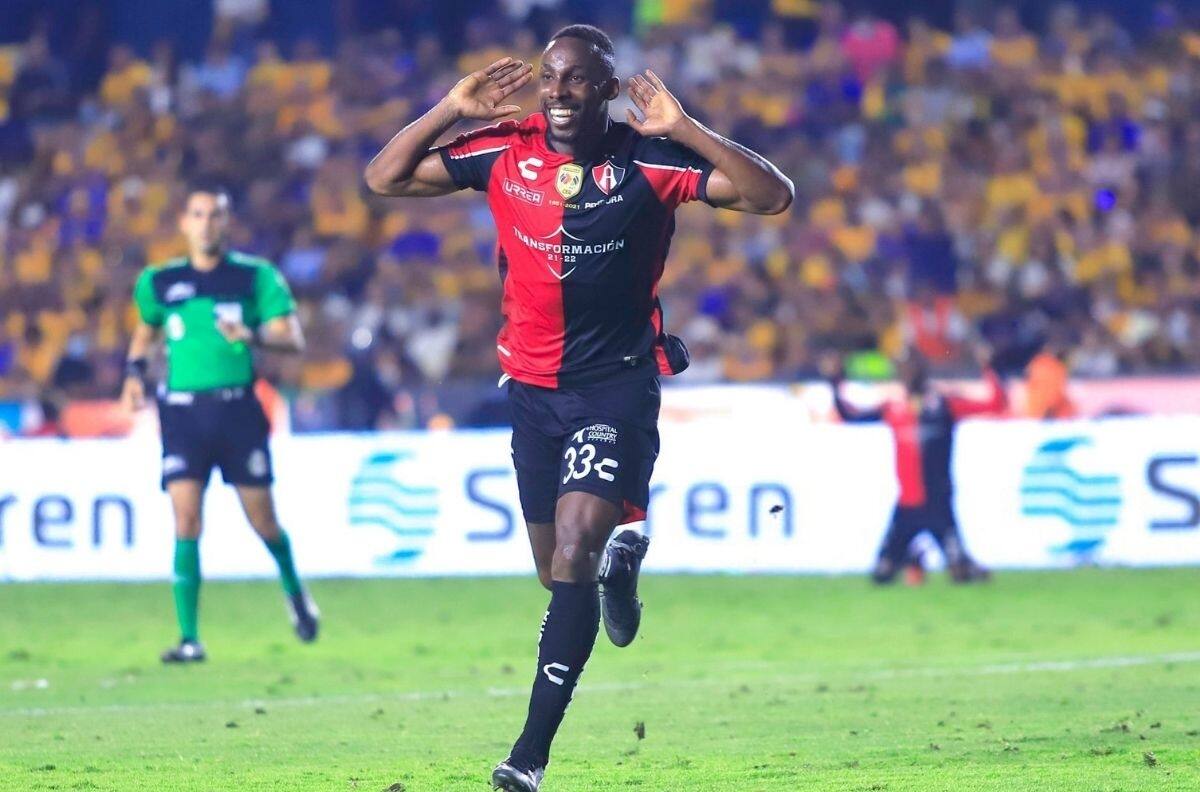La razón por la que Julián Quiñones no llegará al América