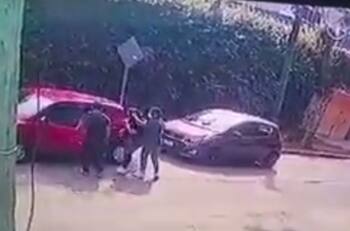 Dos asaltantes disparan a mujer en la cabeza tras negarse a entregar una computadora portátil