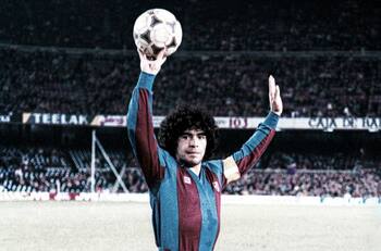 Mundo deportivo recuerda a Maradona en su cumpleaños