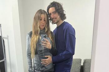 Alex Fernández festeja el primer mes de su hija, Mía