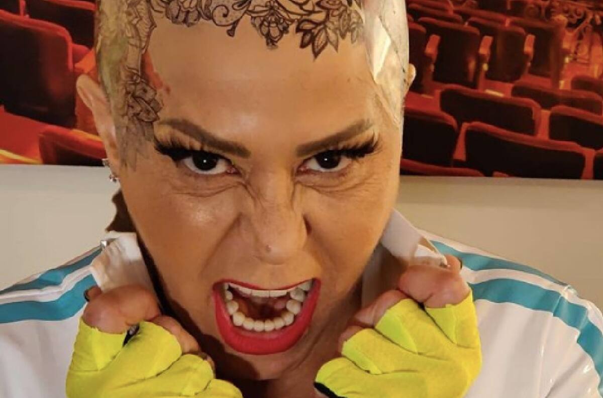 Alejandra Guzmán sorprende completamente rapada y con tatuajes en "Perrísimas Tour"