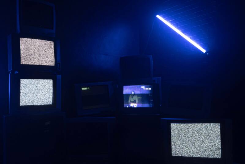 Explora las salas de esta exposición dedicada a la presentación de trastornos mentales