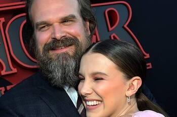 David Harbour declara que realmente le preocupa Millie Bobby Brown