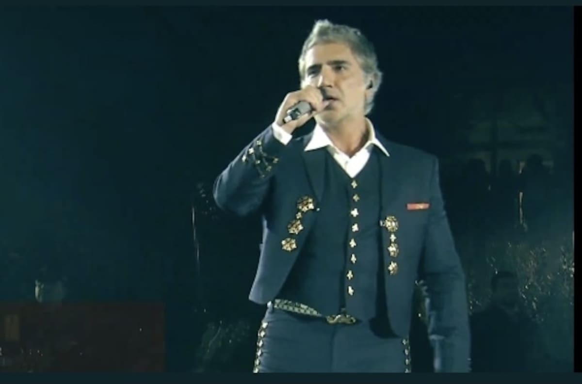 Alejandro Fernández dedica concierto a su padre Vicente Fernández