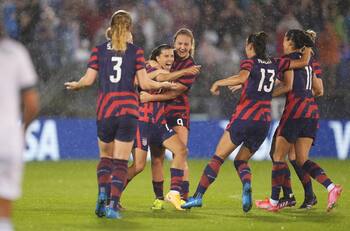 Estados Unidos Femenil goleó a México, que lo intentó y no pudo