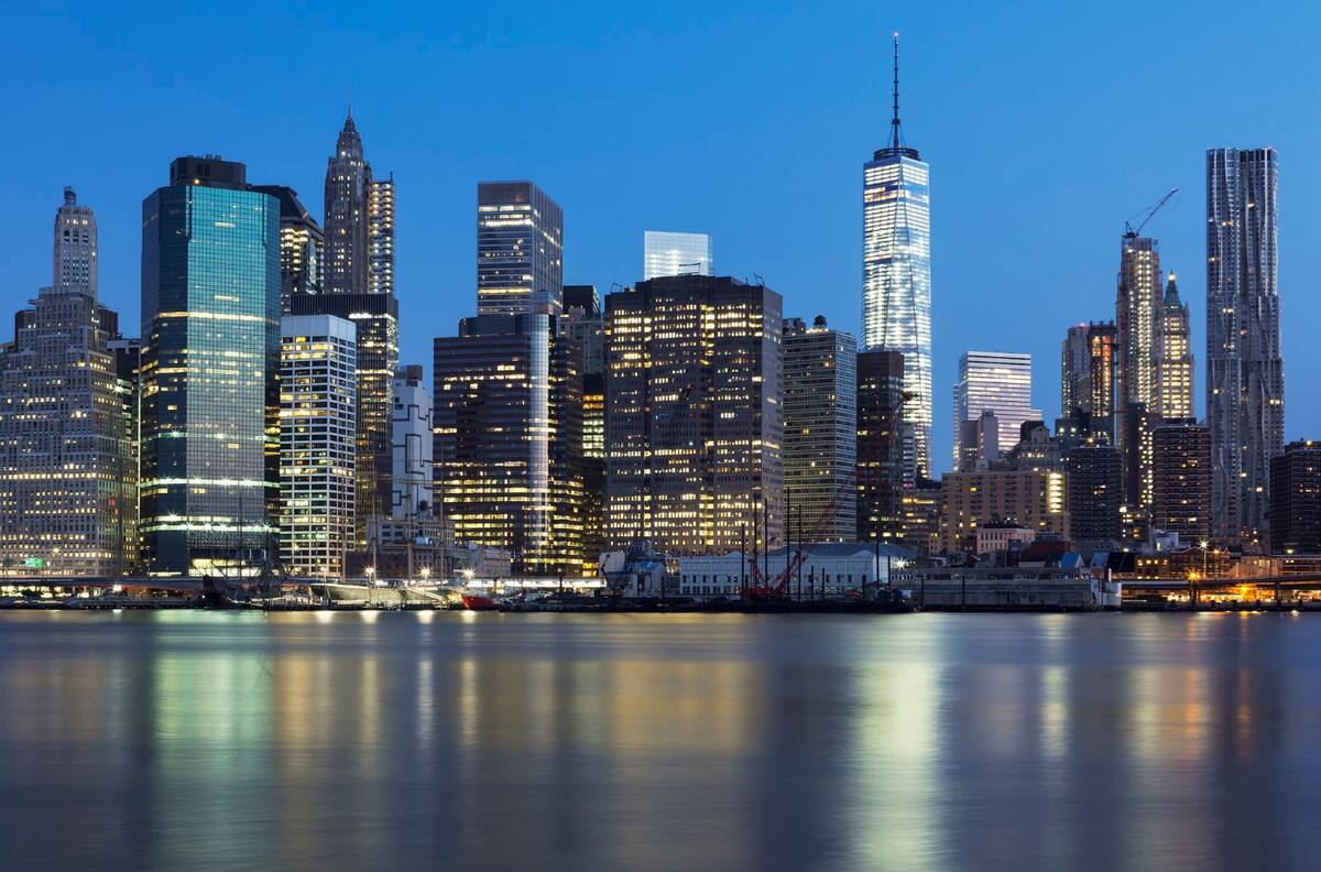 Nueva York mantiene fiestas de fin de año pese al aumento de casos positivos