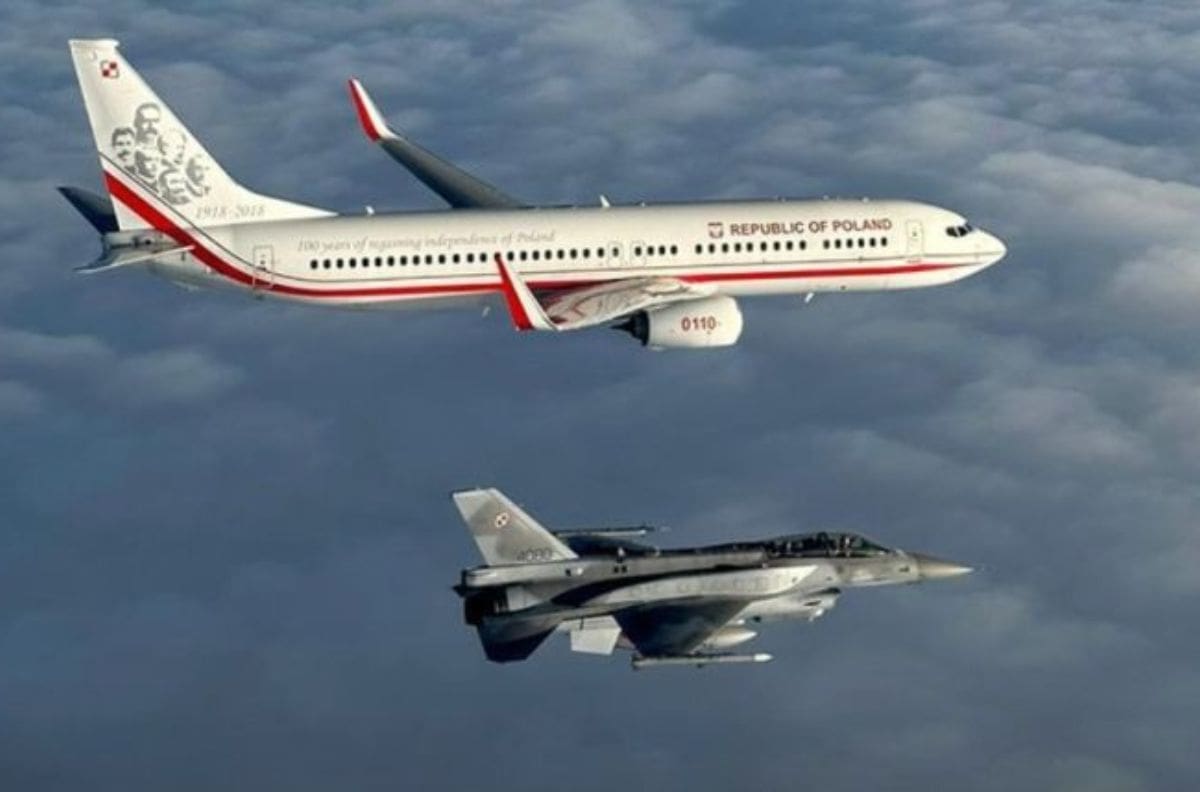 VIDEO | Así fue escoltado Polonia, rival de México, en su viaje a Qatar