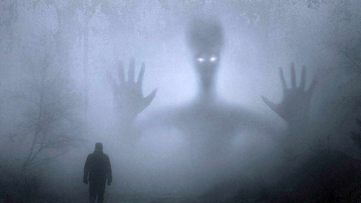 Académico dice que extraterrestres se preparan para invadir a la Tierra
