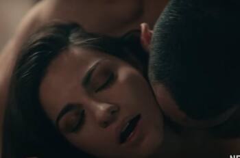 Maite Perroni: el truco para no mostrar sus senos en escenas íntimas de "Oscuro Deseo"