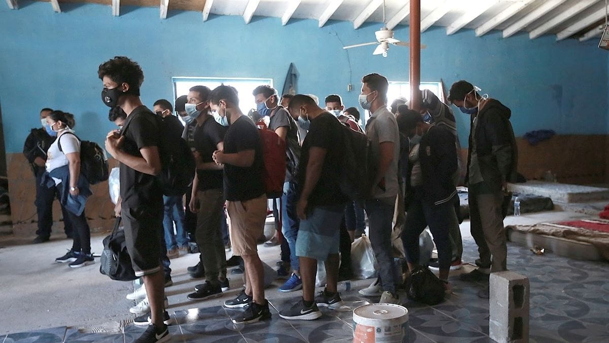 Detienen a 53 migrantes en una casa en Ciudad Juárez