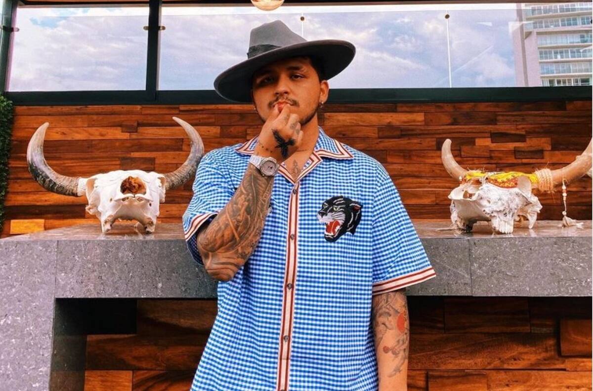 Christian Nodal estrena "Botella tras botella" y rompe récord de reproducciones en YouTube