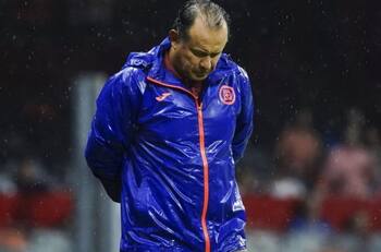Los millones que le costaría a Cruz Azul despedir a Juan Reynoso para que Hugo Sánchez sea su relevo
