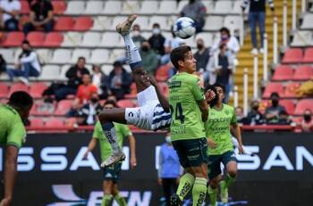 Pachuca golea 3-1 al Necaxa y Nico Ibáñez ocupa el liderato de goleo