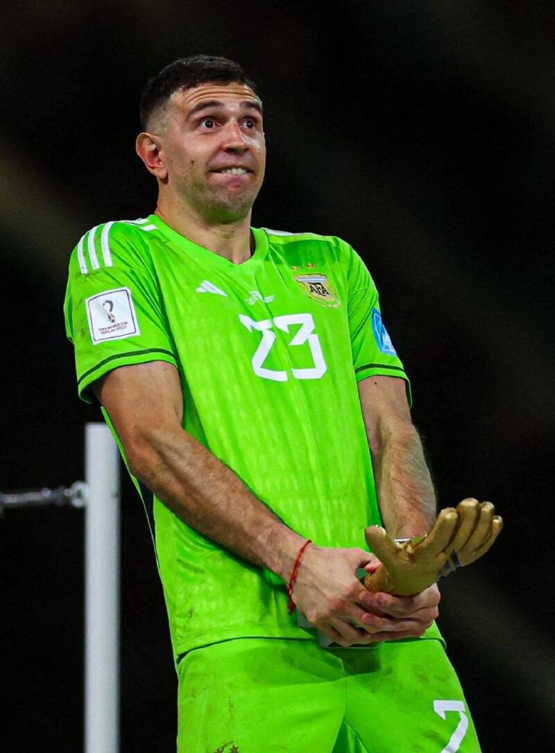 Dibu Martínez se burló de la modificación de la regla.