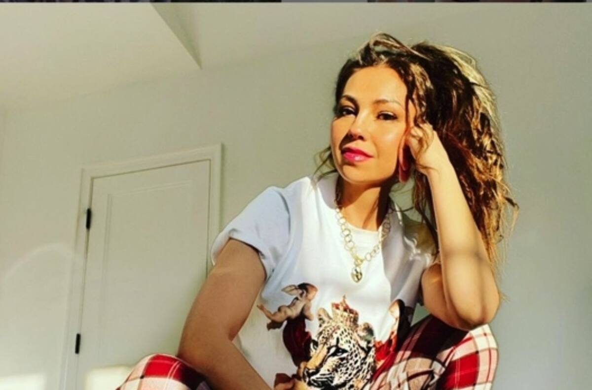 Thalía cautiva a sus seguidores con divertido reto fotográfico