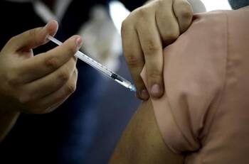 Advierten probable falta de jeringuillas para el 2022