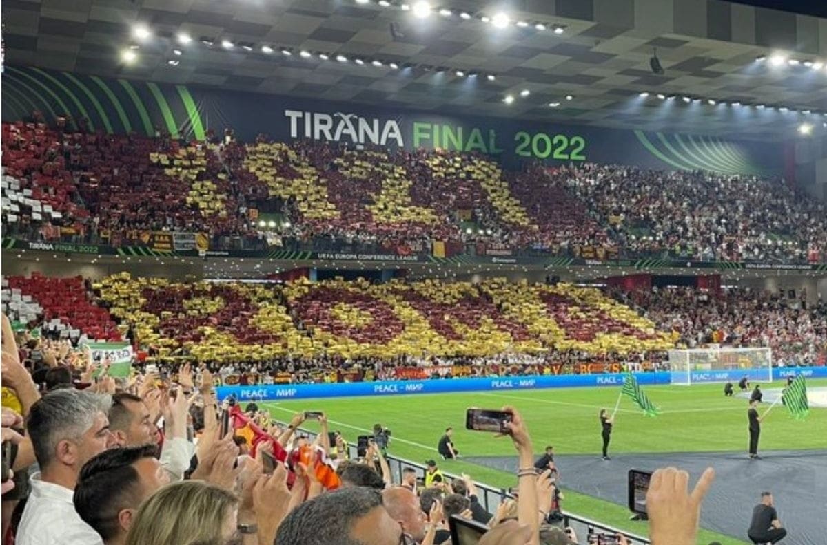 VIDEO | Roma se pintó de rojo para festejar el título de la UEFA Conference League