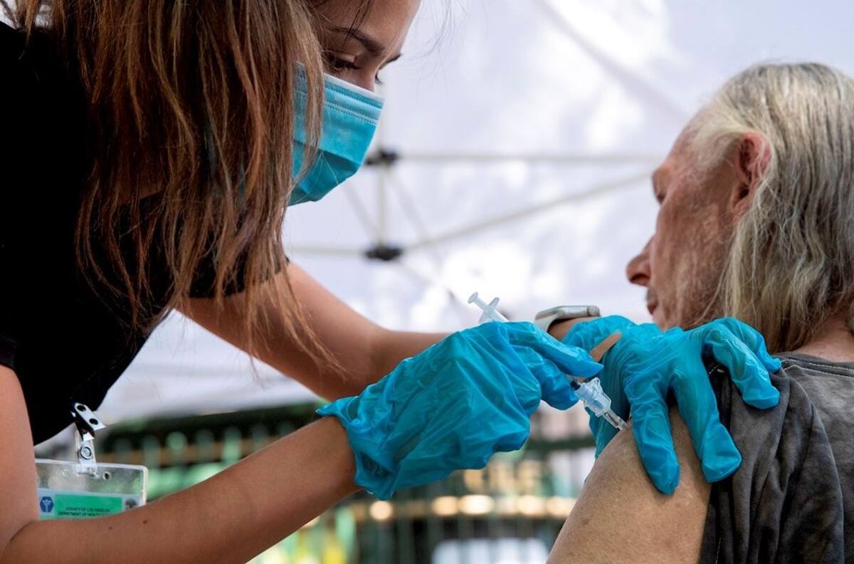 Estados Unidos asegura que tres dosis de la vacuna anticovid son el cuidado óptimo