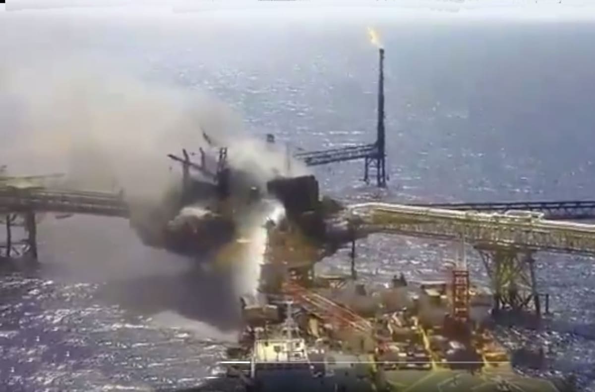 Suman 5 muertos en la explosión de la plataforma marítima de Pemex en Campeche