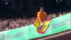 VIDEO | Bandera de España con escudo del Atlético de Madrid generó un escándalo en el Camp Nou