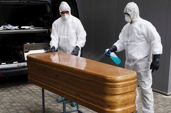 EE.UU. supera las 800 mil muertes por covid-19