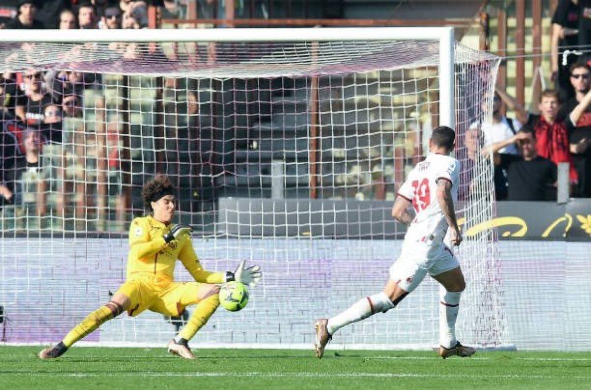 Guillermo Ochoa, el jugador del Salernitana con mayor calificación frente al Milán
