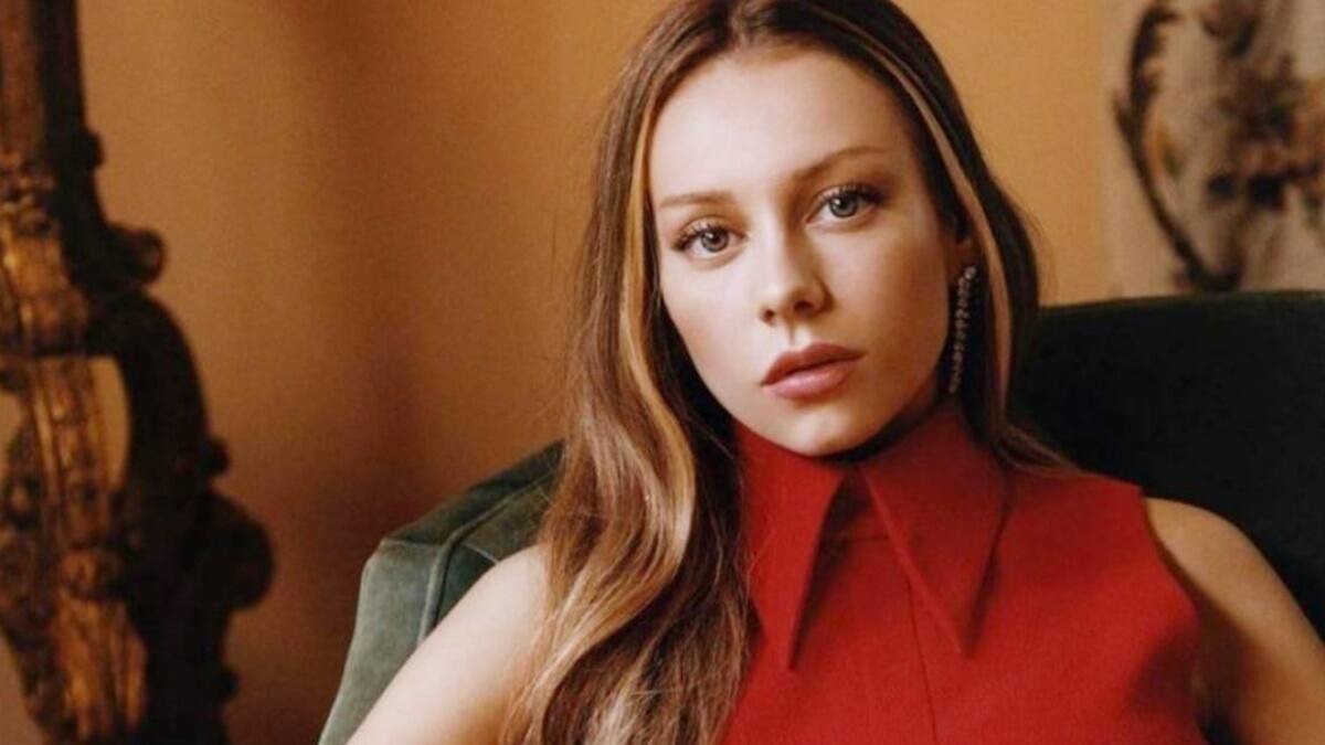 Ester Expósito luce atrevida y sexy en portada para la edición mexicana de "Harper’s Bazaar"