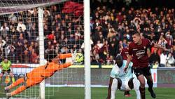 Memo Ochoa fue elegido mejor jugador de la temporada en Salernitana