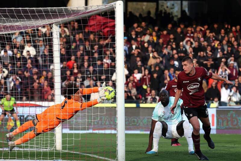 Memo Ochoa fue el mejor de la Salernitana esta temporada