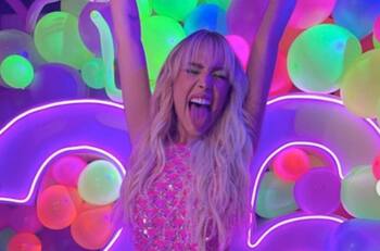 Danna Paola celebró su cumpleaños 26 rodeada de mariachis y de su nuevo galán