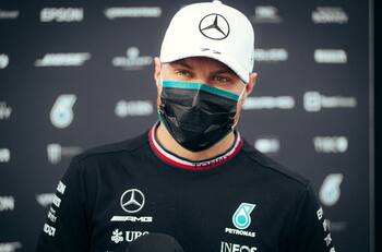 ¿Mercedes le pidió a Valtteri Bottas ayudar a Lewis Hamilton?