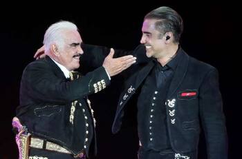 Alejandro Fernández espera ver pronto a su padre, Vicente Fernández, para celebrar su recuperación