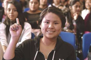 ¿Te quieres titular y no tienes dinero? Te decimos cómo puedes obtener una Beca para Iniciar la Titulación