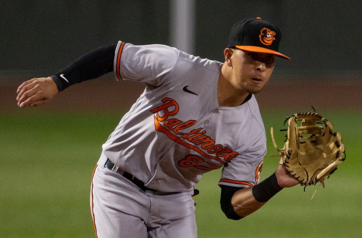 Ramón Urías reconocido con el Guante de Oro en la MLB
