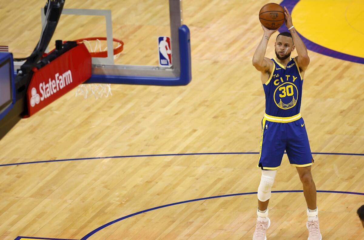 Oficial: Stephen Curry firmó millonaria renovación con Warriors