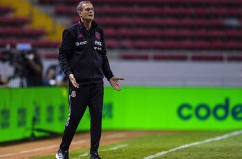 Jorge Theiler tiene problemas con algunos jugadores de la Selección Mexicana