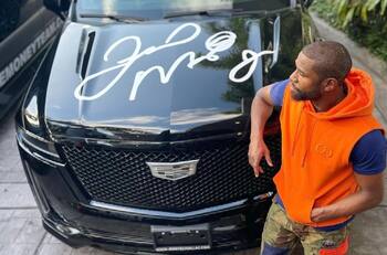 Video: Floyd Mayweather presume sus nuevos juguetes