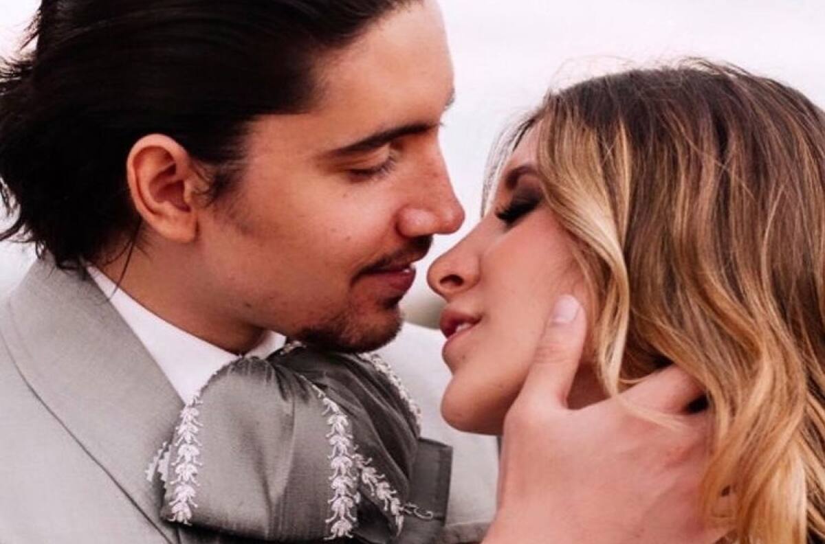 Alex Fernández y su esposa Alexia revelan sexo de su bebé... de forma espectacular