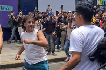 VIDEO | Profesor del IPN se pelea con un alumno a las afueras de Zacatenco y se hace viral