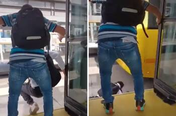 VIDEO| Hombre se arroja de autobús en movimiento ¡Qué peligroso!