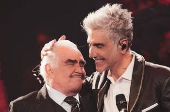 Alejandro Fernández llora por su padre