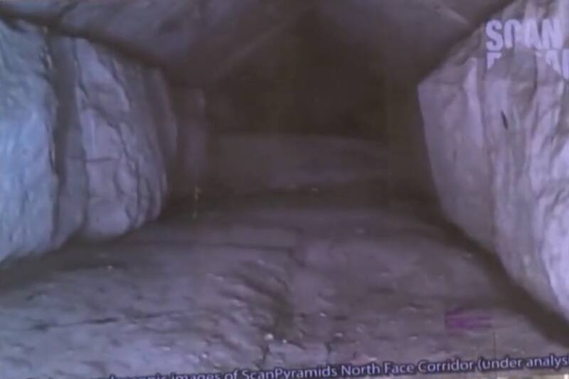 Podría estar protegiendo la tumba del rey Keops. Créditos: Captura video